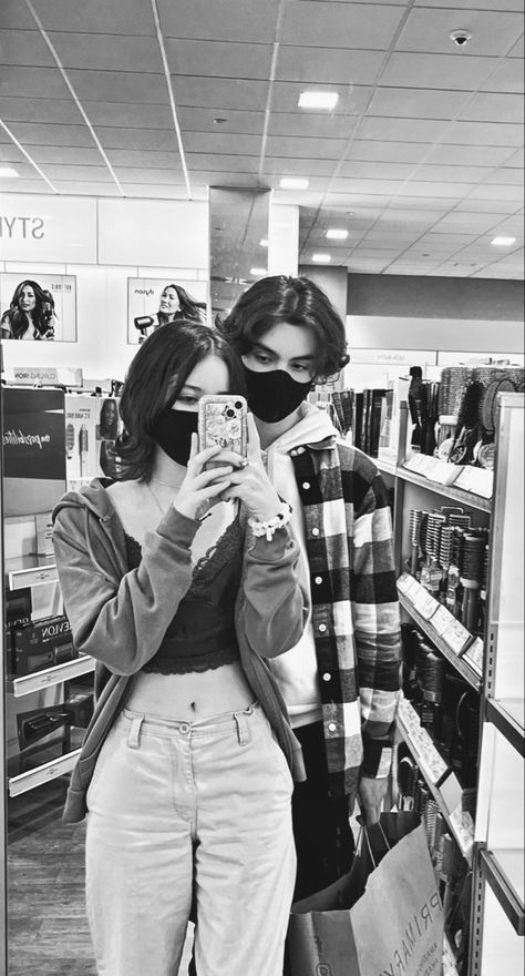 Couples Mall Photoshoot, Cute Couple Pics At The Mall, Couple Poses In Mall, Couple At Mall, Mall Date Aesthetic Couple, Shopping Couple Aesthetic, Mall Couple Pictures, Couple Shopping Mall Aesthetic, Mall Picture Ideas For Instagram