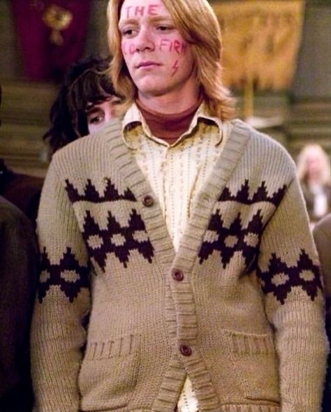 George Weasley Sweater, Fred Weasley Sweater, George And Fred Weasley, Modern Hogwarts, Weasley Sweater, Weasley Aesthetic, Glume Harry Potter, James Phelps, Hogwarts Dr