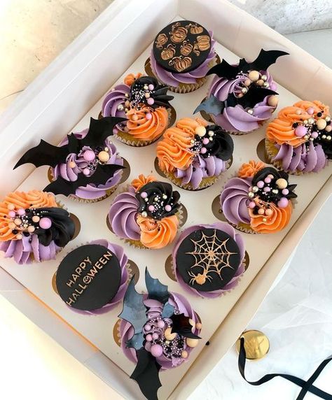 Halloween Scary Cupcakes, Cupcake Holiday, Aesthetic Halloween Cupcakes, Cupcakes For Halloween, Cupcake Halloween Ideas, Trendy Baking Ideas, Halloween Cake And Cupcake Ideas, Cupcakes Para Halloween, Cupcake Decorating Ideas Halloween