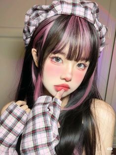 Purple Highlights Hair, Black Hair Purple Highlights, E Girl Hair, Hime Cut, Highlighted Bangs, Purple Highlights, Highlights Hair, Pink Highlights, Japanese Hairstyle