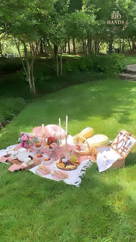 Picnic Themed Parties, Date Food, Picnic Date Food, Picnic Birthday Party, Birthday Picnic, Picnic Inspiration, Picnic Decorations, Date Recipes, Picnic Birthday