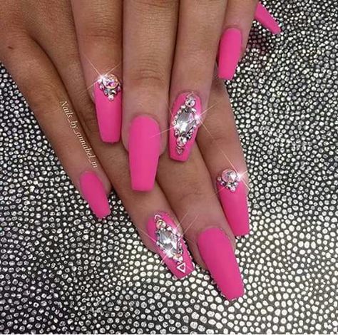 Pinterest : ♡ @jussthatbitxh ♡ Hot Pink Diamond Nails, Nails With Jewels Rhinestones, Nails With Jewels, Luxury Nail Salon, Nails Luxury, Hot Pink Nails, Nail Logo, Nail Jewels, Swarovski Nails