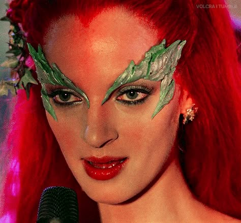 Uma Thurman Poison Ivy Makeup, Posion Ivy Makeup Looks, Poison Ivy Makeup Ideas, Poison Costume, Poison Ivy Aesthetic, Red Hair Costume, Uma Thurman Poison Ivy, Poison Ivy Pictures, Poison Ivy Makeup