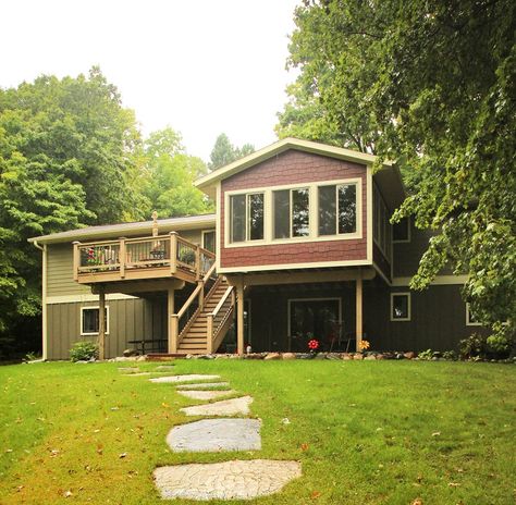 2nd story deck with adjacent Four Season Porch for entertainment