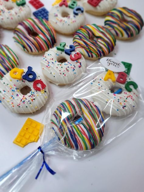 Back To School Donut Ideas, Mini Doughnut Ideas, Mini Donuts Ideas, Doughnut Decorations, Donat Glaze, Cake Decorating For Kids, Donut Decorating Ideas, Cake Donuts Recipe, Doughnut Recipe Easy