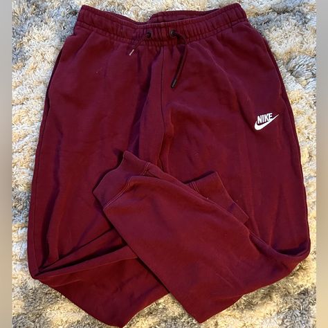 Comfy Red Nike Women’s Sweatpants. In Size S Barely Worn Without Tags. Maroon Sweatpants Outfit, Red Nike Sweatpants, Sweatpants Outfits Winter, Colored Sweatpants, Basic Clothes, Maroon Outfit, Red Sweatpants, Baggy Sweatpants, Sweatpants Outfit