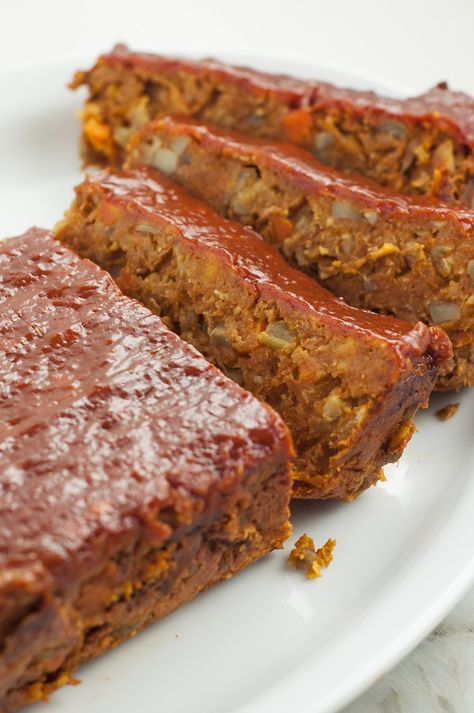 This vegetarian-friendly recipe substitutes lentils for ground beef for a protein-packed meal that tastes just as good - if not better than - the traditional meatloaf. Vegetable Loaf Recipe, Vegetable Loaf, Ground Beef Substitute, Cooked Lentils, Meat Replacement, Button Mushrooms, Food Substitutions, Vegetarian Recipes Easy, Red Food