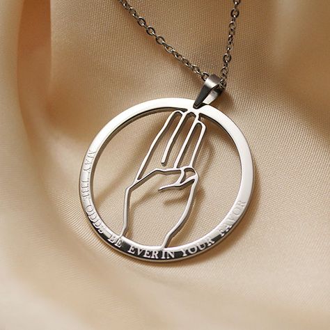 Giveaway: Win a 'Hunger Games' 3-finger salute pendant & more Hunger Games Necklace, Hunger Games Jewelry, Hunger Games Merchandise, Hunger Games Outfits, Hunger Games Party, Apocalypse Aesthetic, Hunger Games Fandom, Hunger Games 3, Hunger Games Catching Fire