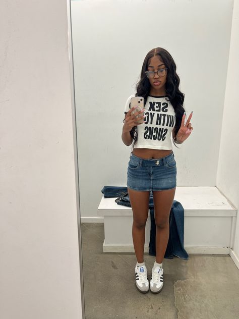 ig: luvkylaa Fly Outfits Black Woman, Sambas Women Outfit, Sambas Outfit Woman, Jean Shorts Outfit Black Women, Outfits With Sambas, Sambas Outfits, Outfits Nashville, Samba Outfit, Outfits Stylish