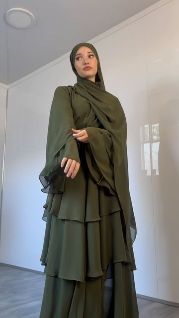 Stylish Abaya, Hijabi Muslimah, Modest Outfits Muslim, Outfits Muslim, Estilo Hijab, Muslim Dresses, Modest Casual Outfits, Chic Dress Classy, Muslim Women Fashion