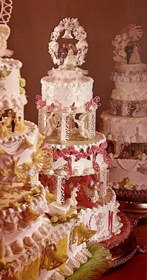 60s Wedding Cake, 90s Quinceanera, 80s Wedding Cake, Latin Wedding, Retro Weddings, Bridal Cakes, Vintage Wedding Cakes, 80s Wedding, Madonna Inn