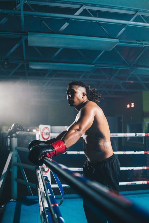 Boxing Pictures Ideas, Boxing Cinematography, Sports Cinematography, Boxing Photography, Boxing Photoshoot, Neon Photography, Male Profile, Boxing Images, Boxing Club