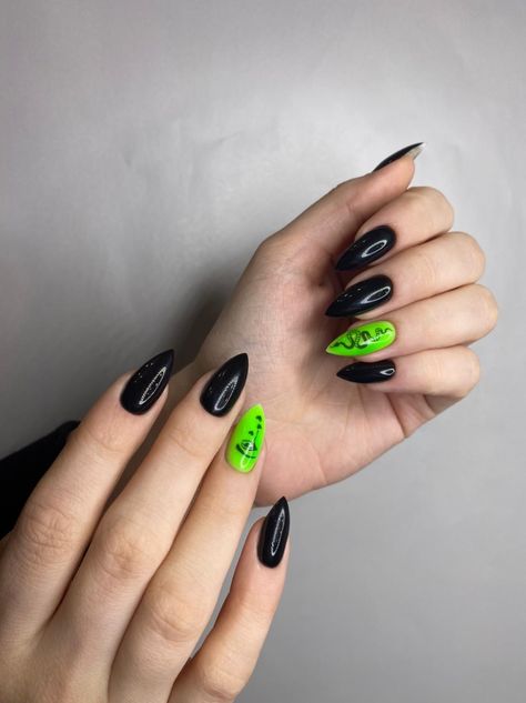 Nail black and green design , snake , neon green Simple Black And Green Nails, Black And Neon Green Nails, Black And Green Design, Nail Black, Neon Green Nails, Green Nail Designs, Edgy Nails, Goth Nails, Makeup Stuff