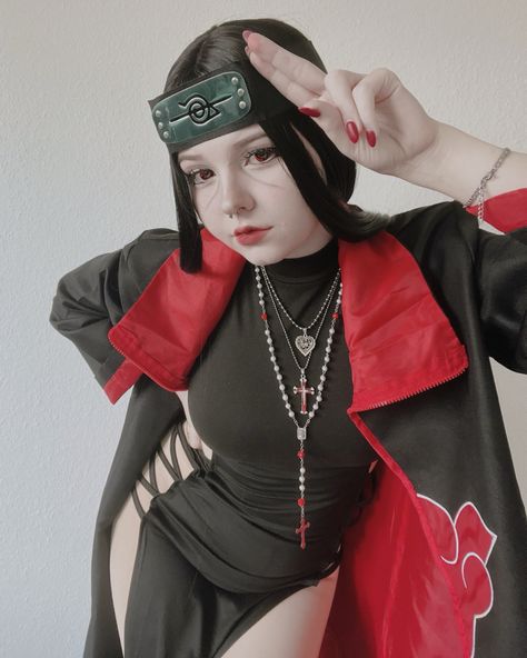 Itachi Cosplay Anime Manga Naruto High cut dress pose art reference uchiha clan akatsuki coat cosplay makeup Female Itachi, Itachi Cosplay, Itachi Uchiha, Have A Great Day, Naruto Shippuden, Sneak Peek, Naruto, How To Wear