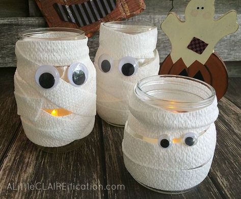 halloween-kids-crafts-mummy-jars Crafts For Elderly, Mason Jar Halloween Crafts, Quick Halloween Crafts, Halloween Luminaries, Dollar Store Halloween Decorations, Halloween Jars, Halloween Mason Jars, Halloween Crafts Preschool, Halloween Crafts For Toddlers