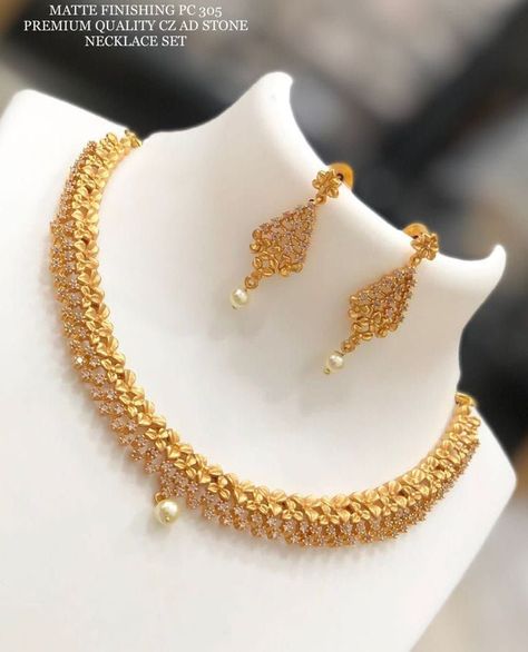 Gold Sets Jewelry Dubai Design, Gold Necklace Set Simple Indian Bridal, Gold Set Designs Simple Modern, Gold Jewellery Set For Bride, Gold Sets Jewelry Indian Design Simple, Gold Necklace Set New Design 2023, Dubai Gold Jewelry Necklaces Bridal, 2 Tola Gold Set Design, Gold Set Design