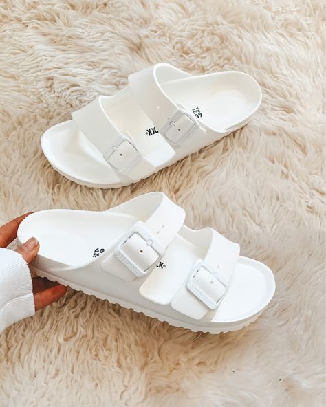 Shop Essentials - Arizona Slide Sandal and other curated products on LTK, the easiest way to shop everything from your favorite creators. Sandals Aesthetic, Trendy Slippers, Trendy Shoes Sneakers, Fashion Shoes Sandals, Fashion Slippers, Hype Shoes, Girly Shoes, Aesthetic Shoes, Shoes Summer