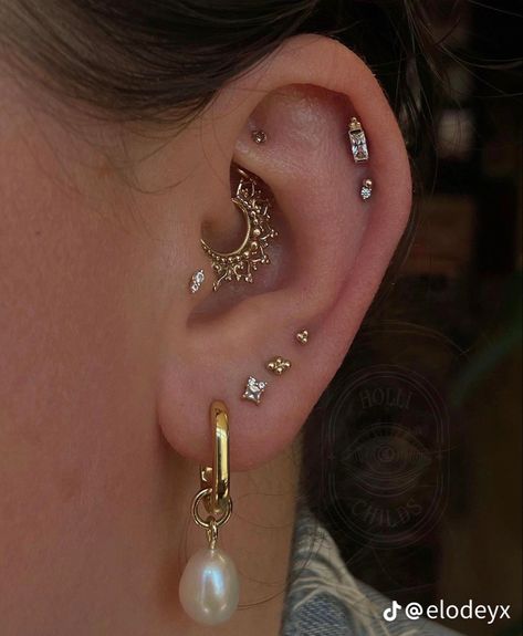 Cartilage Tattoo, Boho Jewels, Pretty Ear Piercings, Cool Ear Piercings, Cool Piercings, Cute Ear Piercings, Accessories Ear, Ear Style, Indie Jewelry