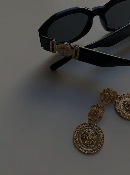 Versace Aesthetic, Minimalist Inspiration, Jewelry Aesthetic, Stylish Glasses, Aesthetic Coffee, Instagram Feed Ideas, Versace Sunglasses, Instagram Photo Inspiration, Dark Photography