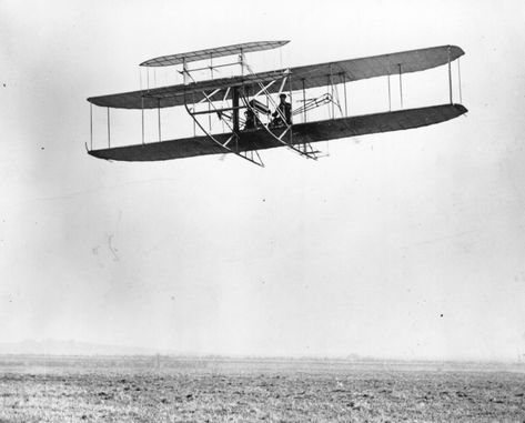 Plane Reference, Wright Brothers Airplane, Wright Brothers Plane, Airplane History, First Airplane, History Of Aviation, Wright Flyer, The Wright Brothers, The Great Pyramid