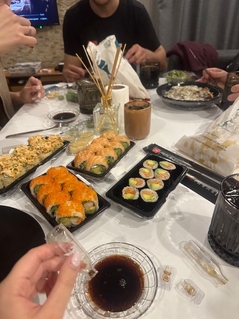 Sushi With Friends, Hosting Party, Dinner Friends, Sushi Dinner, 2024 Board, Random Picture, Food Babe, Dinner With Friends, Perfect Date