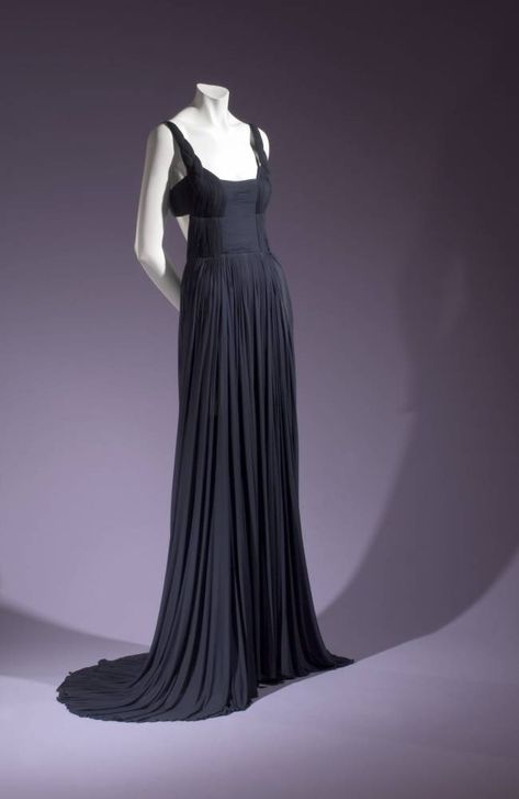 The 25 Most Iconic Fashion Ensembles in the History of the Museum at F.I.T. Navy silk. 1941. Madam Gres, Jersey Evening Dress, Vampire Dress, Gothic Glamour, Madame Gres, Madeleine Vionnet, Fashion Through The Ages, Historic Fashion, Fashion Institute