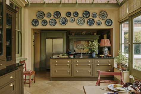 29 design ideas for combined kitchen-dining rooms | House & Garden Home And Garden Uk, Tamsin Saunders, Timeless Kitchens, Plum Walls, Colonial Interior Design, Antique Shelves, Bespoke Sofas, London Kitchen, Tamworth