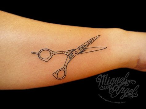 Hairdresser scissors tattoo (...yes, i do small tattoos) Cosmetology Tattoos, Shears Tattoo, Hairdresser Tattoos, Hairdresser Scissors, Hairstylist Tattoos, Barber Tattoo, Cage Tattoos, Ribcage Tattoo, Hand And Finger Tattoos