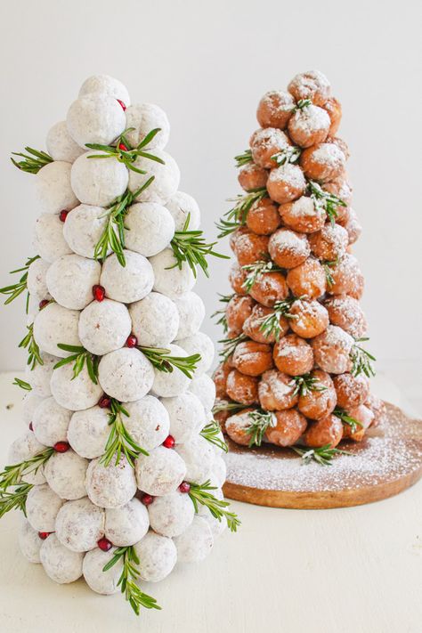 Christmas Decorative Food Ideas, Munchkin Donut Tree, Powdered Donut Tree, Mini Donut Christmas Tree, Christmas Theme Breakfast Kids, Christmas Hoursdevours, Secret Santa Food Ideas, Christmas Party Easy Appetizers, Christmas Chacutery Board Ideas Dessert