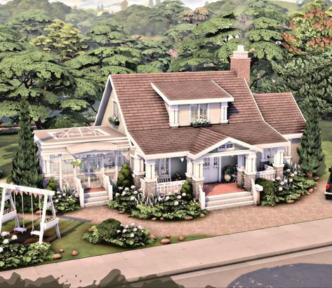 Sims 4 Craftsman House, Sims 4 Bungalow, Cute Sims 4 Houses, Sims 4 House Download, Aesthetic House Exterior, Sims Rooms, Sims4 House, Sims Houses, Sims 4 House Plans