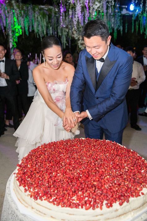 Feiping Chang’s traditional millefoglie wedding cake was created on the spot by two chefs and was decorated with hundreds of wild strawberries in front of all of our guests after dinner. Tap the link to see more from this wedding. Strawberry Wedding Cakes, Capri Wedding, Elaborate Wedding, Wedding Strawberries, Italian Wedding Cakes, Meet Cute, Floral Wedding Cakes, Vogue Wedding, Fall Wedding Cakes