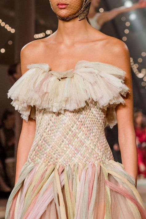 Couture Garments, Upcycled Couture, Weaving Fashion, Weave Dress, 2019 Couture, Dior Collection, Weaving Designs, Dior Haute Couture