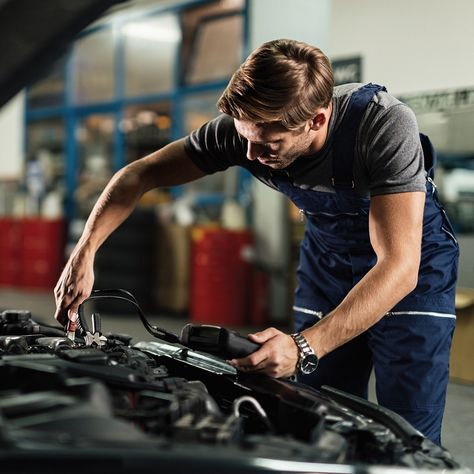 Car Mechanic Photography, Mechanics Photography, Car Sit, Car Batteries, Digital Thermostat, Chevrolet Captiva, Land Rover Freelander, Car Repair Service, Auto Repair Shop