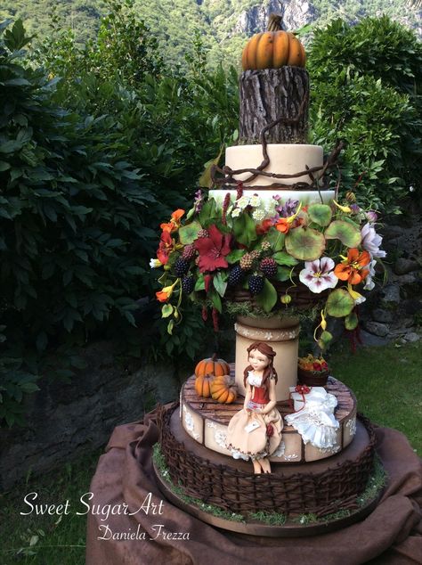 Structure Cake Ideas, Cake Competition Ideas, Cake Structure Ideas, Fall Cake Ideas, Forest Cakes, Gothic Cakes, Fall Birthday Cakes, Nature Cake, Girls First Birthday Cake