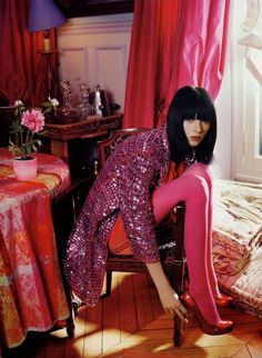 hot pink tights and shiny red shoes Pink Tights, Mode Editorials, Colored Tights, Tights Outfit, Mode Vintage, Photography Inspo, Editorial Photography, Fashion Photo, Karl Lagerfeld