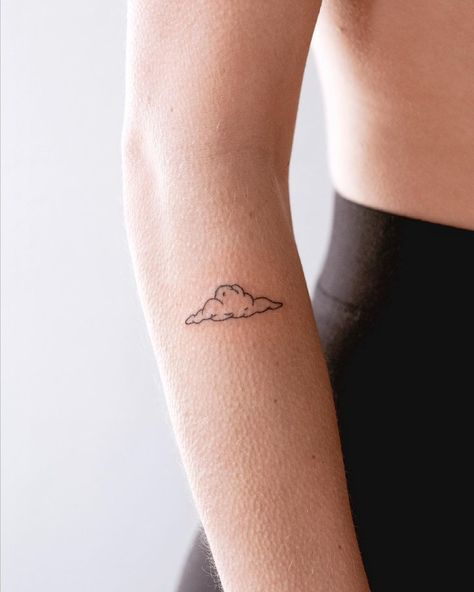 c h l o é j a n e on Instagram: “☁️ keep your head in the clouds ☁️” Introvert Tattoo, Wind Tattoo, Cloud Tattoo Design, Sky Tattoos, Forever Tattoo, Inner Arm Tattoo, New Tattoo Designs, Cloud Tattoo, Petite Tattoos