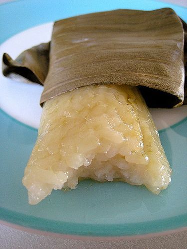 Suman- philippine's sticky rice cooked with coconut milk and sugar and wrapped in banana leaves Lumpia Filipino, Food Filipino, Grandmother And Grandfather, Cooking With Coconut Milk, Philippine Cuisine, Pinoy Dessert, Sweet Sticky Rice, Philippines Recipes, Filipino Food Dessert