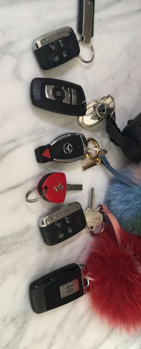 Kylie's car decisions...goals Boujee Cars, G Wagon Kylie Jenner, Kylie Cars, Kylie Jenner Cars, Lamborghini Keys Aesthetic, Kylie Cars Collection, Kylie Jenner Car, Kylie Jenner Driving, Kardashian Cars