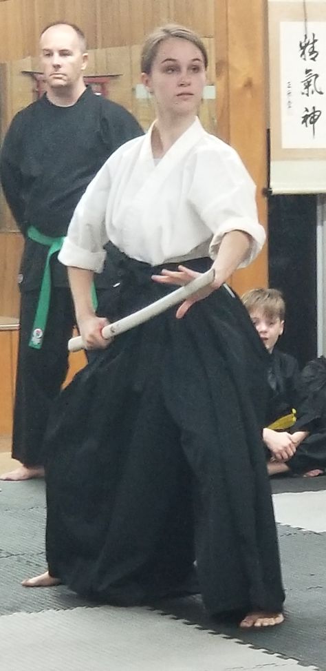 She takes jujitsu, aikido, iaido, hapkido, shotokan karate. So proud of her! Shotokan Karate, Warrior Women, Hapkido, Pose References, Kendo, Aikido, Reference Poses, Drawing Artwork, So Proud