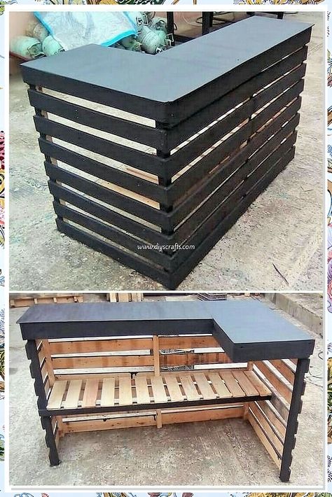 Transform your outdoor space with these 10 genius pallet deck ideas. From cozy seating areas to stylish dining spots, these DIY projects will elevate your backyard oasis. Discover how to create a stunning pallet deck that suits your style and budget. Perfect for summer gatherings or simply relaxing in the sun. Pallet Bar Diy, Diy Outdoor Bar, Diy Home Bar, Backyard Bar, Cool Wood Projects, Into The Wood, Pallet Decor, Recycled Pallets, Diy Holz