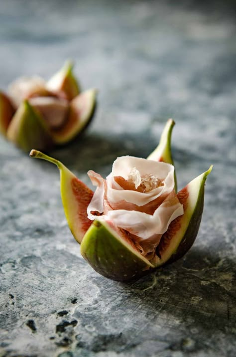 Figs And Prosciutto, Canapé Ideas, Fig And Prosciutto, Fancy Plating, Wedding Canapes, Recipe Development, Individual Appetizers, Fancy Appetizers, Decorações Com Comidas