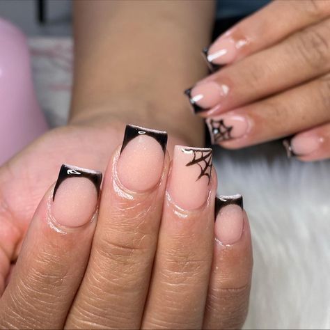 Holloween Nails French Tips, Nails Design For Halloween, Short Halloween French Tip Nails, Cute Basic Halloween Nails, Nail Designs For Short Nails Black, Short Square Acrylic Nails Designs Halloween, Black French Tip With Spider Web, Shorties Nails Halloween, Halloween Overlay Nails