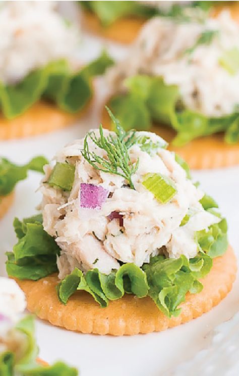 Tuna Spread Recipe, Healthy Nibbles, Small Bites Appetizers, Awesome Appetizers, Canapes Recipes, Appetizer Sandwiches, Delicious Appetizers, Avocado Salad Recipes, Party Starters