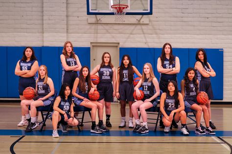 Women’s Basketball Media Day, 8th Grade Night Basketball Gift Ideas, Basketball Group Pictures, 8th Grade Night Basketball, Team Basketball Pictures, Basketball Photoshoot Ideas, Yearbook Picture Ideas, Basketball Team Photos, Basketball Photo Shoot