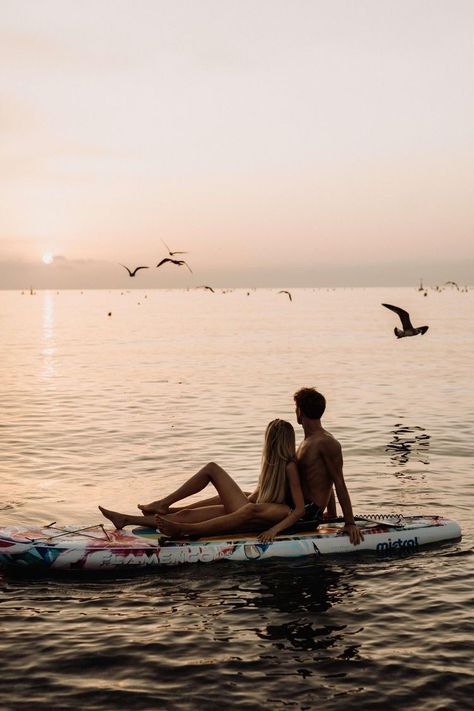 Paddle Board Couple Pictures, Paddleboard Photoshoot, Barcelona Couple, Couple Wishes, Cornwall Photography, Photoshoot Ideas For Boyfriend, Paddle Boarding Pictures, Surfergirl Style, Surf Aesthetic