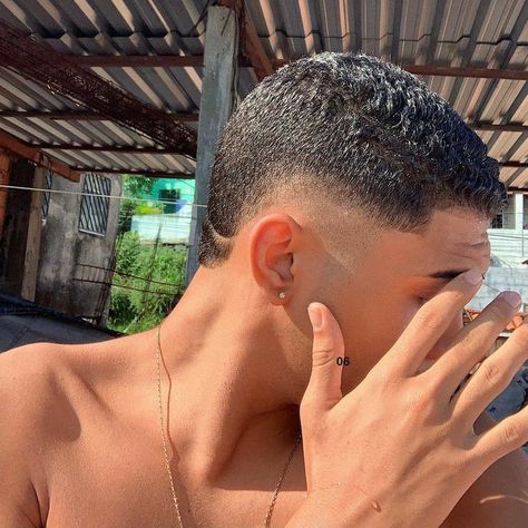 Taper Fade Short Hair, Fade Haircut Curly Hair, Mullet Fade, Dreadlocks Men, Barber Haircuts, Buzz Cut Hairstyles, Men Haircut Curly Hair, Taper Fade Haircut, Crop Hair