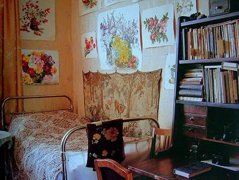 The Russian House | annekata | Flickr Russian Dacha, Russian Decor, Russian House, European Bedroom, Russian Interiors, European Home, Flower Paintings, Paintings Prints, Eastern European