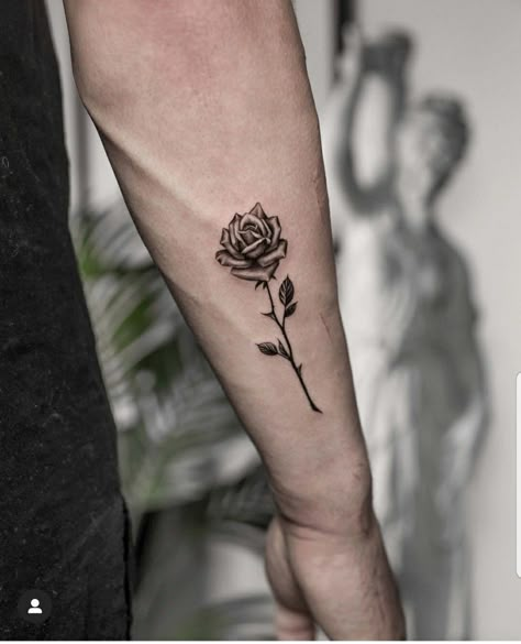 Small Rose Wrist Tattoo, Tattoo Male, Tattoos Cross, Rose Tattoo On Arm, Rose Tattoo Forearm, Tatuagem Masculina Pequena, Tattoos Cool, Tattoos Butterfly, Rose Tattoos For Men