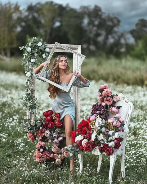 Outdoor Floral Photoshoot, Outdoor Photography Props, Outdoor Photoshoot Setup, Photoshoot Home Ideas, Photoshoot Setup Ideas, St Patrick's Day Photoshoot, Clothesline Photoshoot, Frame Photoshoot, Senior Pictures Photoshoot