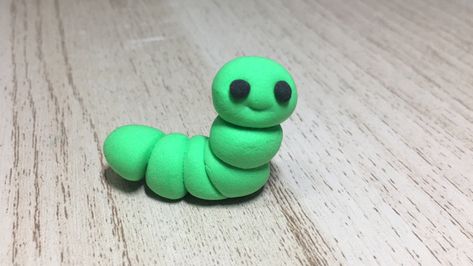 Moulding Clay Ideas, Polymer Clay Worm, Clay Animals Easy Step By Step, Clay Worm, Ceramic Trinkets, Clay Step By Step, Animals Polymer Clay, Clay Trinkets, Clay Date